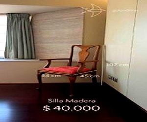 <p>Silla de madera</p>