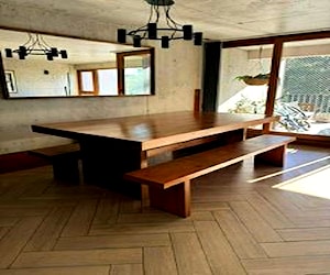 Mesa de madera nativa