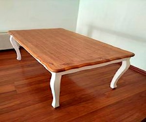 <p>Mesa de comedor estilo country (sin sillas)</p>