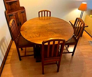 <p>Comedor de roble con 6 sillas</p>