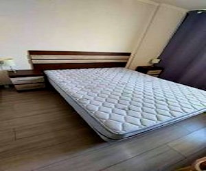 <p>Cama + colchón + respaldo + veladores</p>