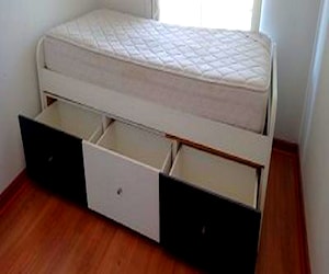 <p>Cama una plaza con cajonera y colchón incluído </p>