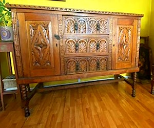 <p>Mueble Buffet Antiguo tallado</p>