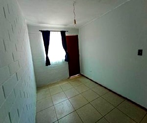 <p>Arriendo Pieza agua luz gas incluido</p> image