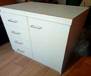 <p>Mueble 4 cajones y alacena</p>