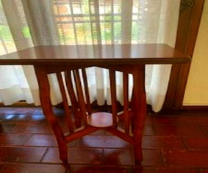Mesa de madera grande, mediana y pequeña