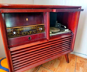 Radio tocadisco con mueble