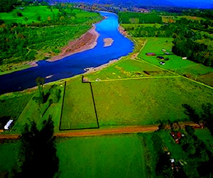 Lindo Terreno, Río Calle Calle Valdivia