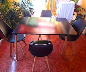 <p>Comedor de cuatro sillas usado excelentes condicio</p>