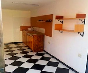 Linda habitación, baño privado,salida independient