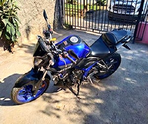 Moto Yamaha MT03