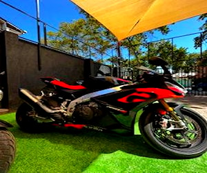 Aprilia rsv4 factory 1000