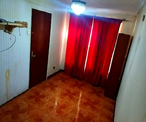 <p>Se arrienda habitación amoblada</p>