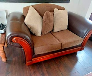 <p>2 sofas</p>