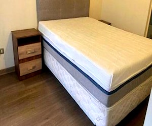 <p>Cama 2 Plazas + Respaldo y 2 veladores</p>