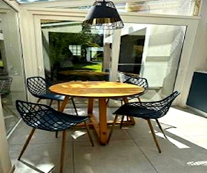 <p>comedor madera con 4 sillas</p>