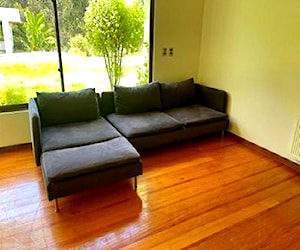 Amplio y comodo sofa forma L