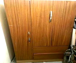 <p>Closet De Ropa 3 Puertas Y Dos Cajones</p>