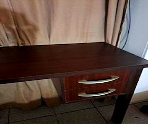 <p>Escritorio madera</p>