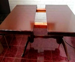 Comedor con extensión y sillas