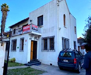 Casa comercial a pasos de metro M. MONTT