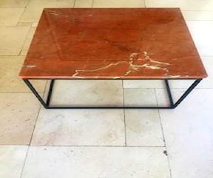 Mesa de centro de marmol rojo