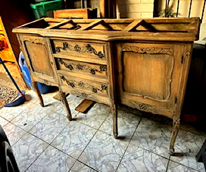 Mueble antiguo estilo normando