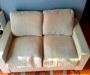 <p>Sofa beige 2metros en 130mil</p>