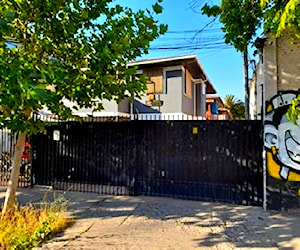 Oportunidad casa de 5h y 3b en condominio