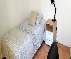 <p>Arriendo pieza con baño compartido.Peñuelas</p>