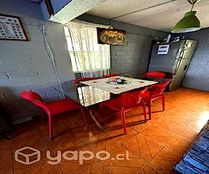 <p>Comedor de vidrio con 6 sillas</p>