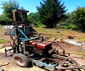 Maquina perforadora de pozos y punteras