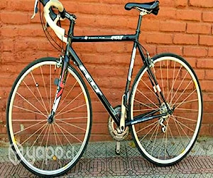 Bicicleta rutera marca Felt 85