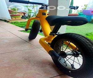 Bicicleta Roda con casco