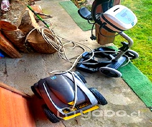 Robot limpiafondo de piscina casi nuevo