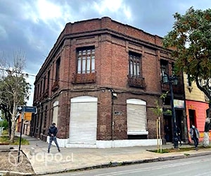 Bodega MA Libertad 76 esquina Erasmo Escala Metro