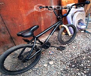 Bicicleta bmx oxford. Giro 360 °