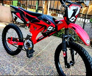 Bicicleta Motobike HYPER Aro 16, sin detalles.