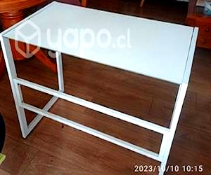 Mesa de metal blanca