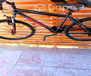 Bicicleta aro 26 andando