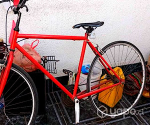 Bici roja medio paseo mediio fixi