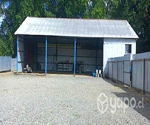 Bodega con sitio comercial