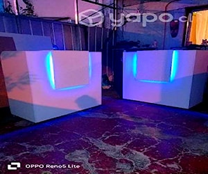 Mueble para recepción con iluminación