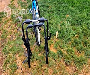 Bicicleta y soporte para auto