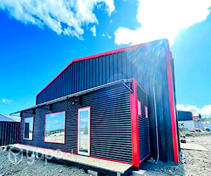 Nueva bodega con oficina con vista al estrecho