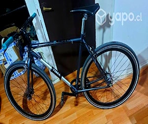 Bicicleta fixie pistera aro 28 marca yerka V2