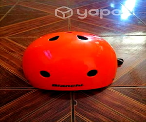 Casco marca bianchi adulto