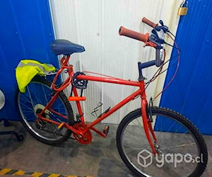 Bicicleta Vintage Roja antigua en buen estado