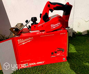 Cepillo M18 Milwaukee 2623-20 + batería + cargador