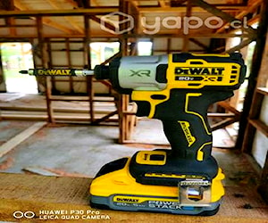 Atornillador de impacto dewalt